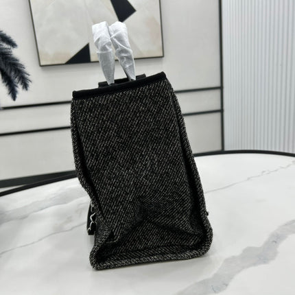 CC DEAUVILLE LARGE 38 TOTE BAG IN BLACK CANVAS WITH WHITE LOGO