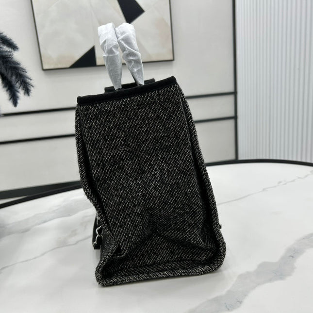 CC DEAUVILLE LARGE 38 TOTE BAG IN BLACK CANVAS WITH WHITE LOGO