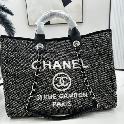 CC DEAUVILLE LARGE 38 TOTE BAG IN BLACK CANVAS WITH WHITE LOGO