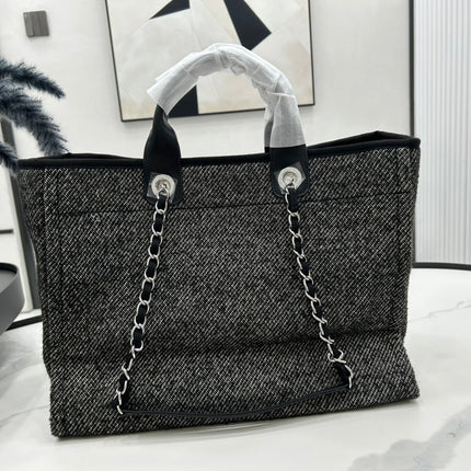 CC DEAUVILLE LARGE 38 TOTE BAG IN BLACK CANVAS WITH WHITE LOGO
