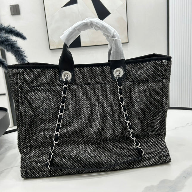 CC DEAUVILLE LARGE 38 TOTE BAG IN BLACK CANVAS WITH WHITE LOGO