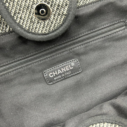 CC DEAUVILLE LARGE 38 TOTE BAG IN BLACK CANVAS WITH WHITE LOGO