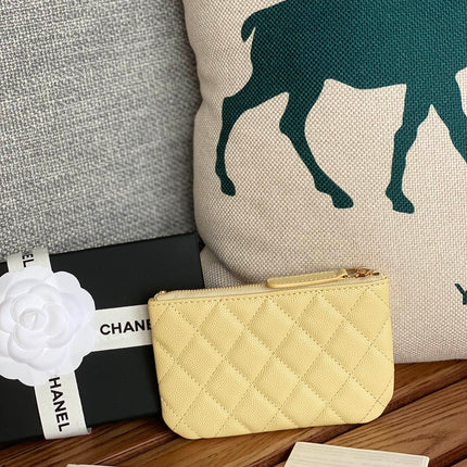 CC CLASSIC SMALL 15 ZIPPED POUCH IN YELLOW CORN GRAINED CALFSKIN