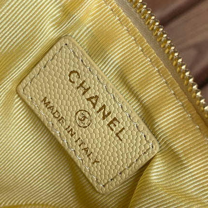 CC CLASSIC SMALL 15 ZIPPED POUCH IN YELLOW CORN GRAINED CALFSKIN