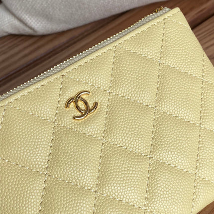 CC CLASSIC SMALL 15 ZIPPED POUCH IN YELLOW CORN GRAINED CALFSKIN