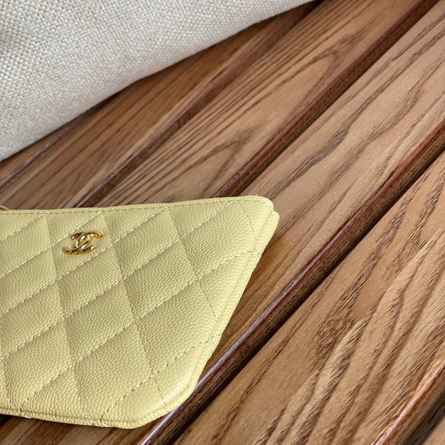 CC CLASSIC SMALL 15 ZIPPED POUCH IN YELLOW CORN GRAINED CALFSKIN