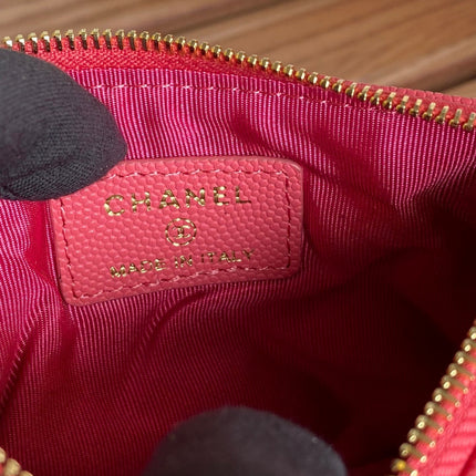 CC CLASSIC SMALL 15 ZIPPED POUCH IN BLUSH RED GRAINED CALFSKIN