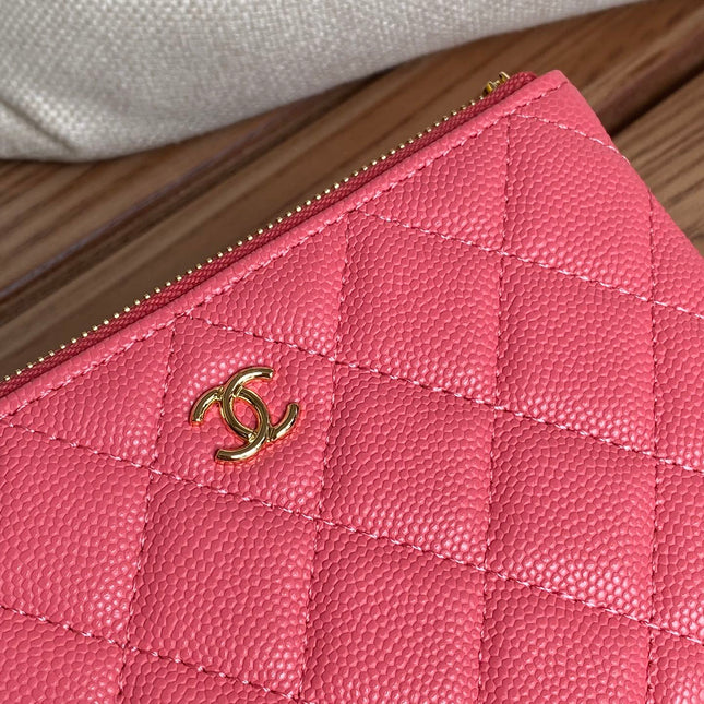 CC CLASSIC SMALL 15 ZIPPED POUCH IN BLUSH RED GRAINED CALFSKIN