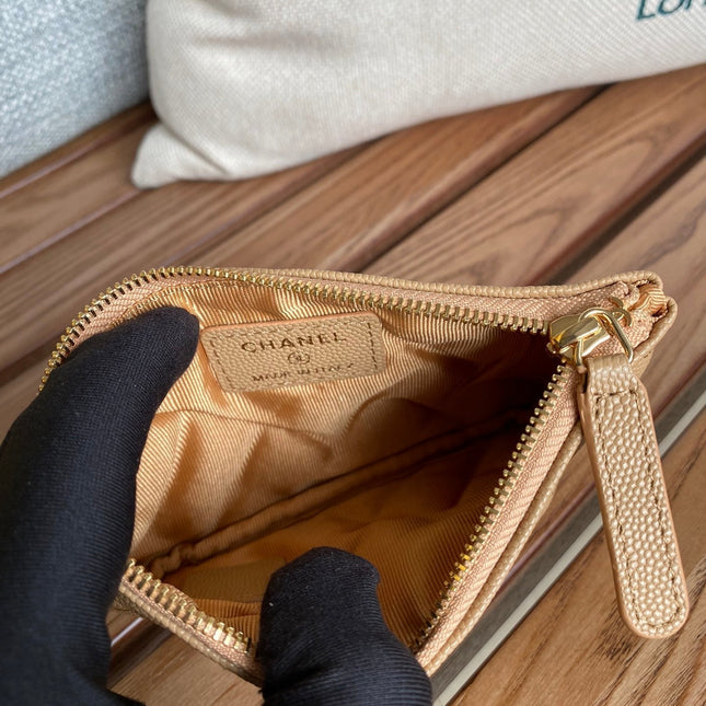 CC CLASSIC SMALL 15 ZIPPED POUCH IN DARK BEIGE GRAINED CALFSKIN