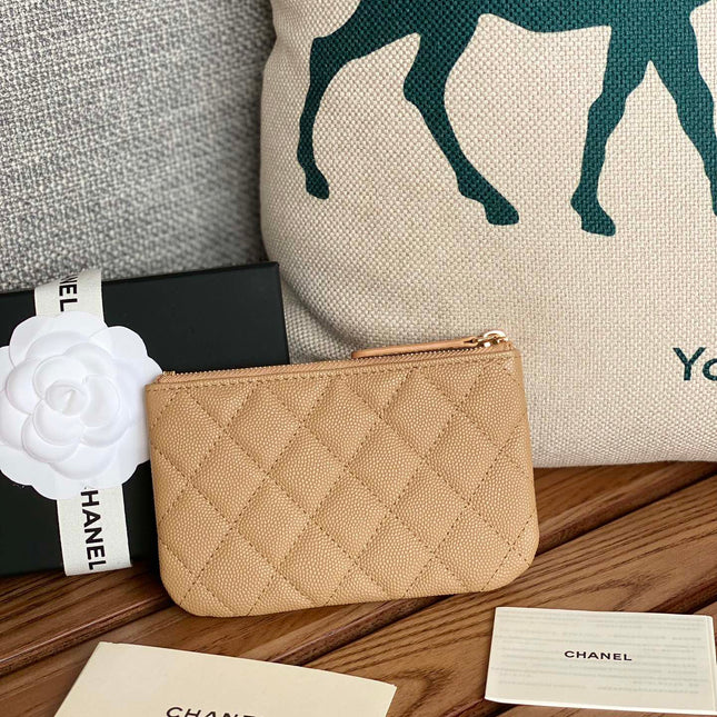 CC CLASSIC SMALL 15 ZIPPED POUCH IN DARK BEIGE GRAINED CALFSKIN