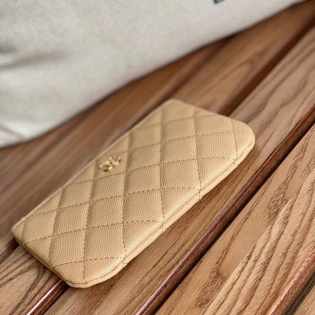 CC CLASSIC SMALL 15 ZIPPED POUCH IN DARK BEIGE GRAINED CALFSKIN