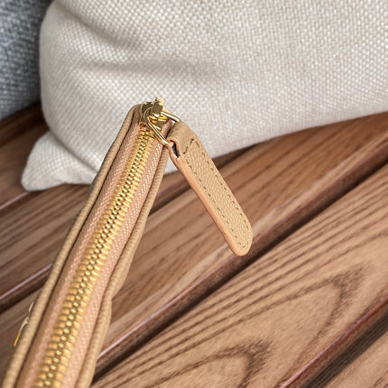 CC CLASSIC SMALL 15 ZIPPED POUCH IN DARK BEIGE GRAINED CALFSKIN
