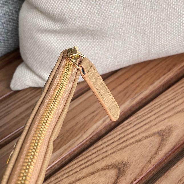 CC CLASSIC SMALL 15 ZIPPED POUCH IN DARK BEIGE GRAINED CALFSKIN