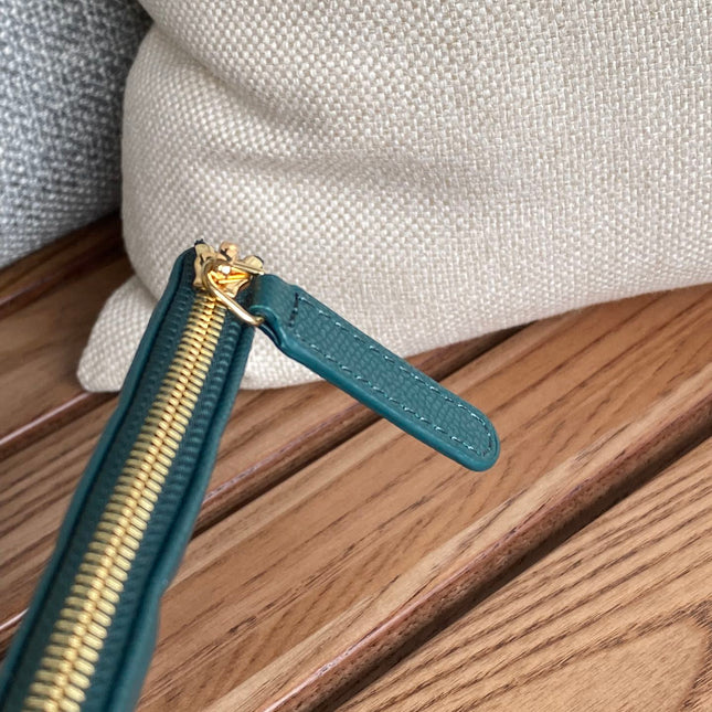 CC CLASSIC SMALL 15 ZIPPED POUCH IN PINE GREEN GRAINED CALFSKIN