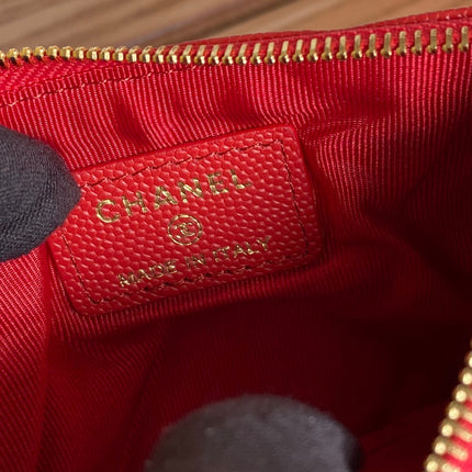 CC CLASSIC SMALL 15 ZIPPED POUCH IN CRIMSON RED GRAINED CALFSKIN