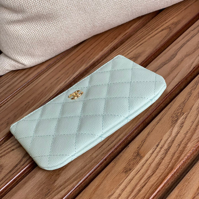 CC CLASSIC SMALL 15 ZIPPED POUCH IN SKY BLUE GRAINED CALFSKIN