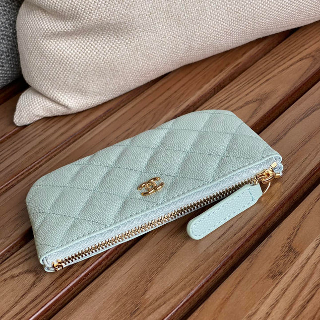 CC CLASSIC SMALL 15 ZIPPED POUCH IN SKY BLUE GRAINED CALFSKIN