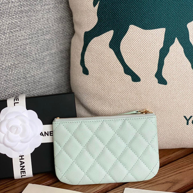 CC CLASSIC SMALL 15 ZIPPED POUCH IN SKY BLUE GRAINED CALFSKIN
