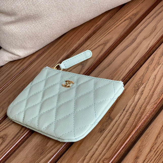 CC CLASSIC SMALL 15 ZIPPED POUCH IN SKY BLUE GRAINED CALFSKIN