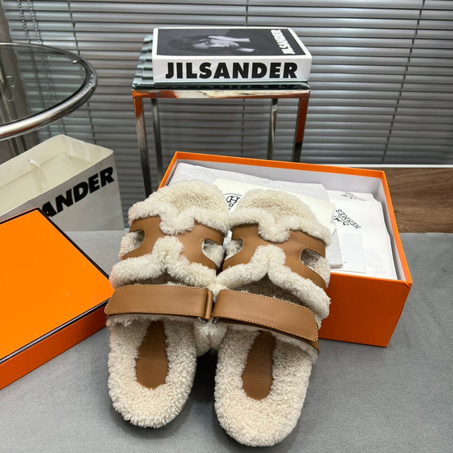 CHYPRE SLIPPERS IN BEIGE LAMB WOOL AND CIDER BROWN CALFSKIN