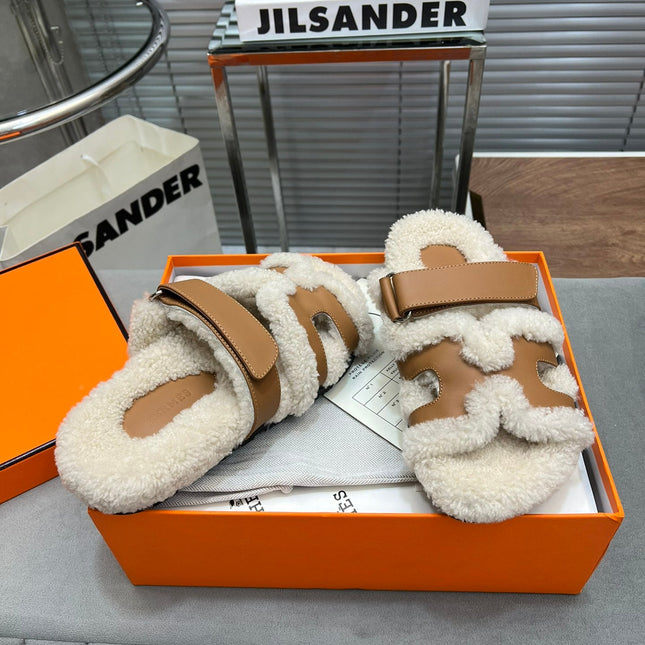 CHYPRE SLIPPERS IN BEIGE LAMB WOOL AND CIDER BROWN CALFSKIN