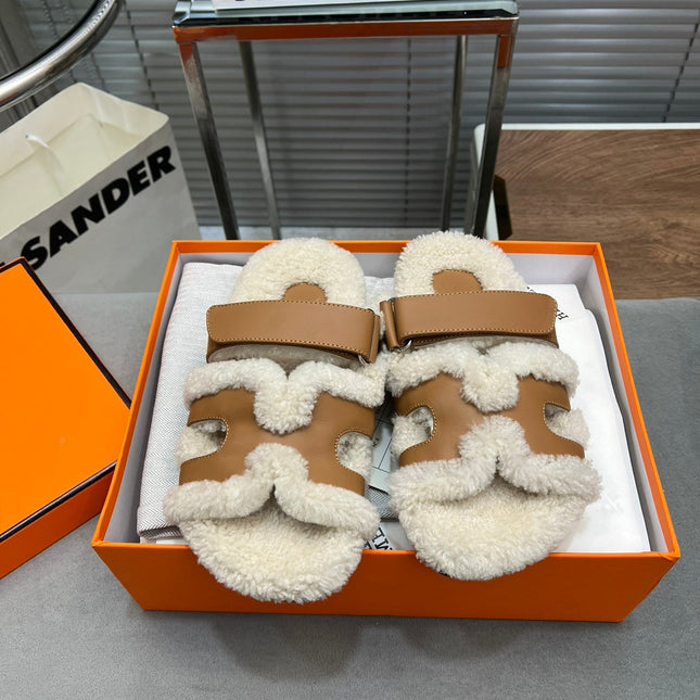 CHYPRE SLIPPERS IN BEIGE LAMB WOOL AND CIDER BROWN CALFSKIN