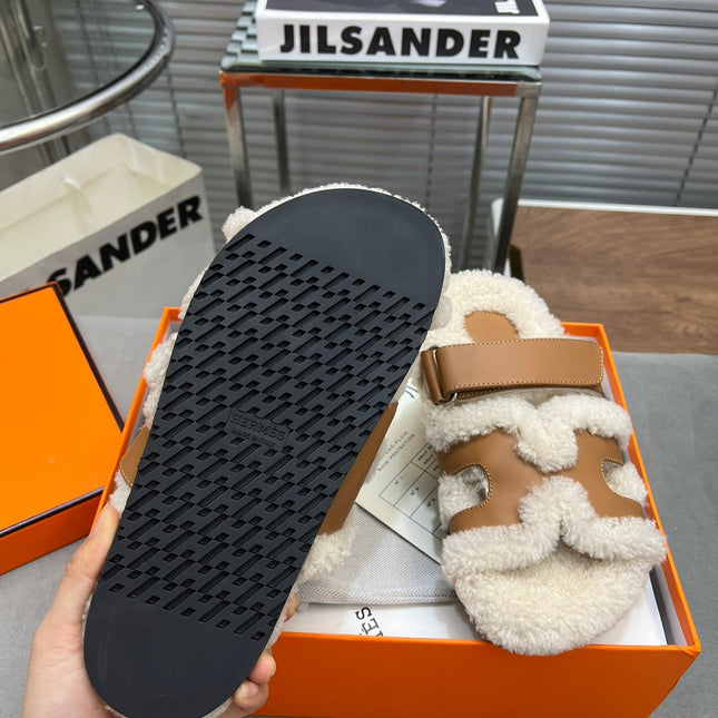CHYPRE SLIPPERS IN BEIGE LAMB WOOL AND CIDER BROWN CALFSKIN
