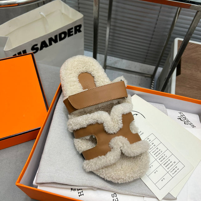 CHYPRE SLIPPERS IN BEIGE LAMB WOOL AND CIDER BROWN CALFSKIN