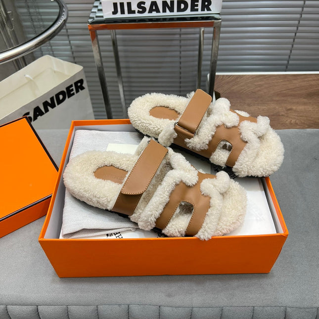CHYPRE SLIPPERS IN BEIGE LAMB WOOL AND CIDER BROWN CALFSKIN