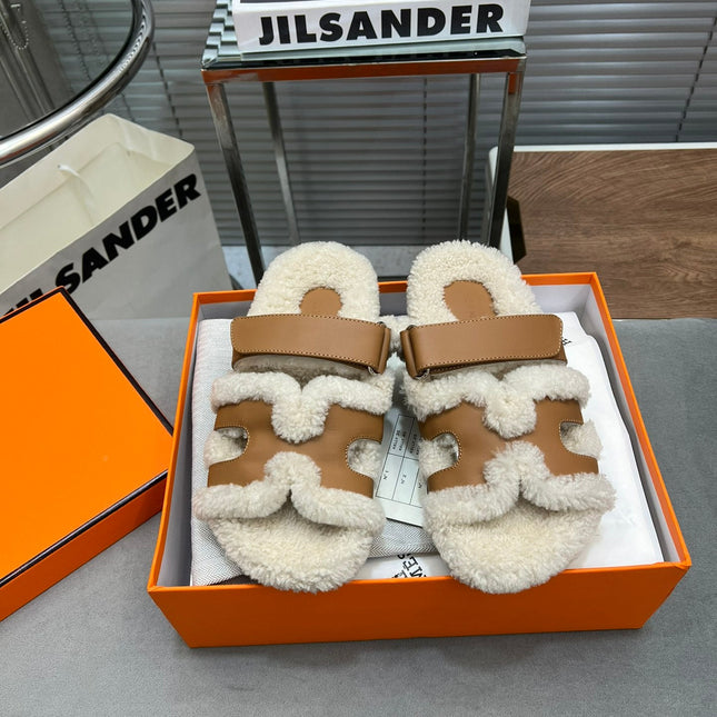 CHYPRE SLIPPERS IN BEIGE LAMB WOOL AND CIDER BROWN CALFSKIN