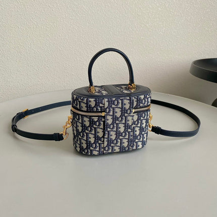 SIGNATURE VANITY 16 IN BLUE OBLIQUE JACQUARD
