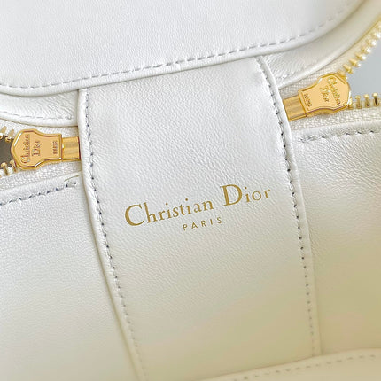 SIGNATURE VANITY 16 IN WHITE LAMBSKIN