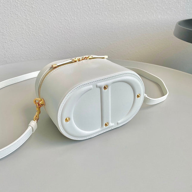 SIGNATURE VANITY 16 IN WHITE LAMBSKIN