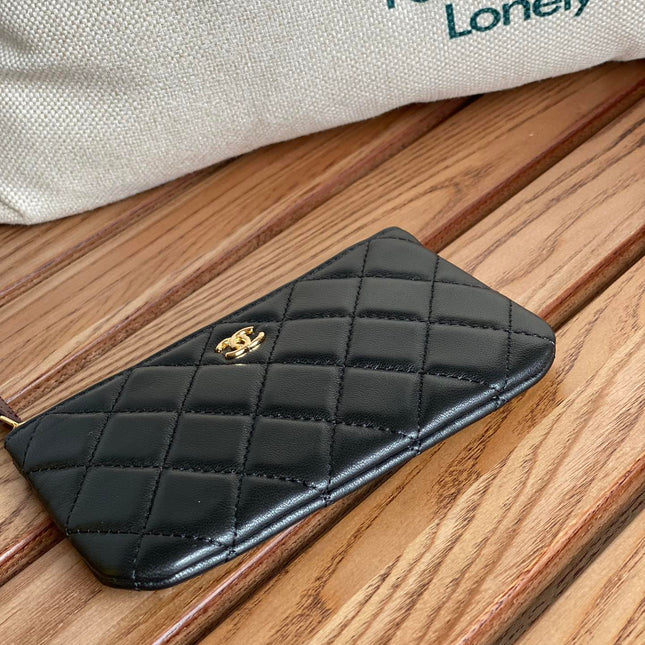 CC CLASSIC SMALL 15 ZIPPED POUCH IN BLACK CALFSKIN
