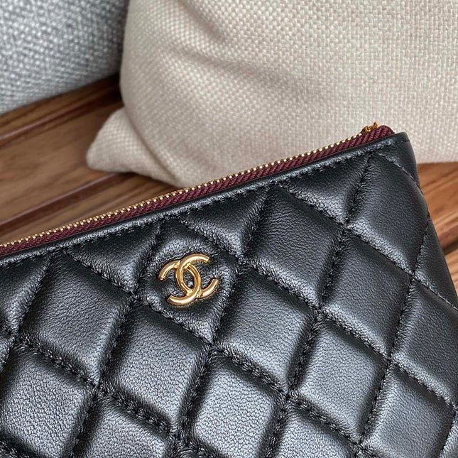 CC CLASSIC SMALL 15 ZIPPED POUCH IN BLACK CALFSKIN