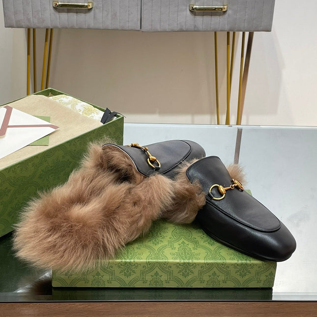 HORSEBIT MULE IN BLACK CALFSKIN AND LAMB WOOL LINING