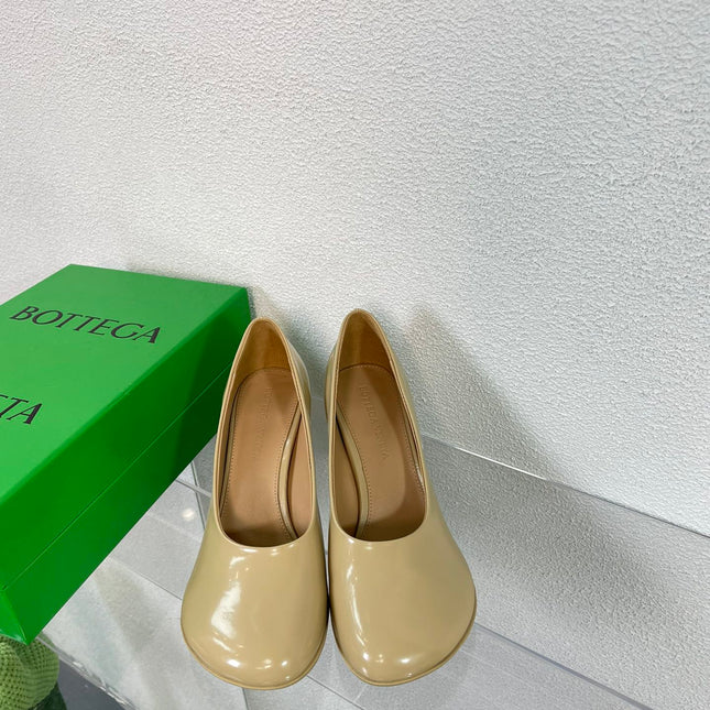 ATOMIC HIGH PUMP 9 CM IN BISQUE BEIGE CALFSKIN