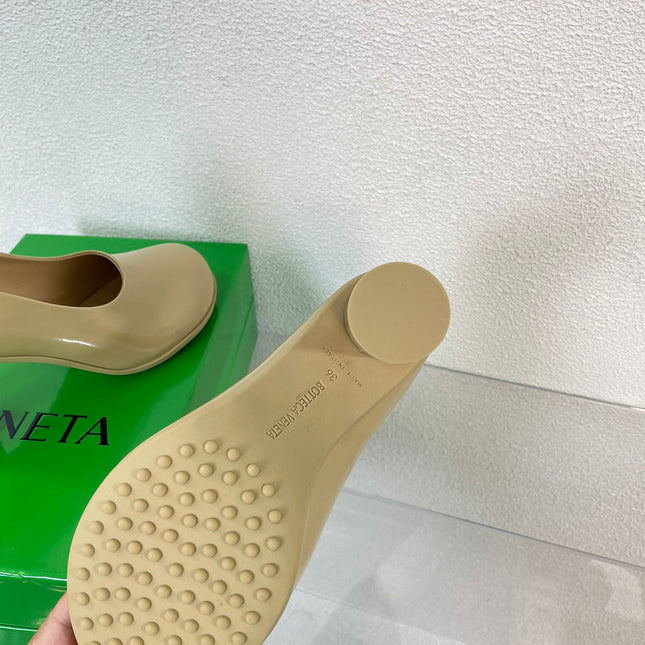 ATOMIC HIGH PUMP 9 CM IN BISQUE BEIGE CALFSKIN