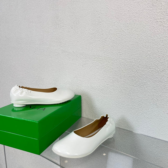 ATOMIC BALLERINA FLAT IN WHITE CALFSKIN