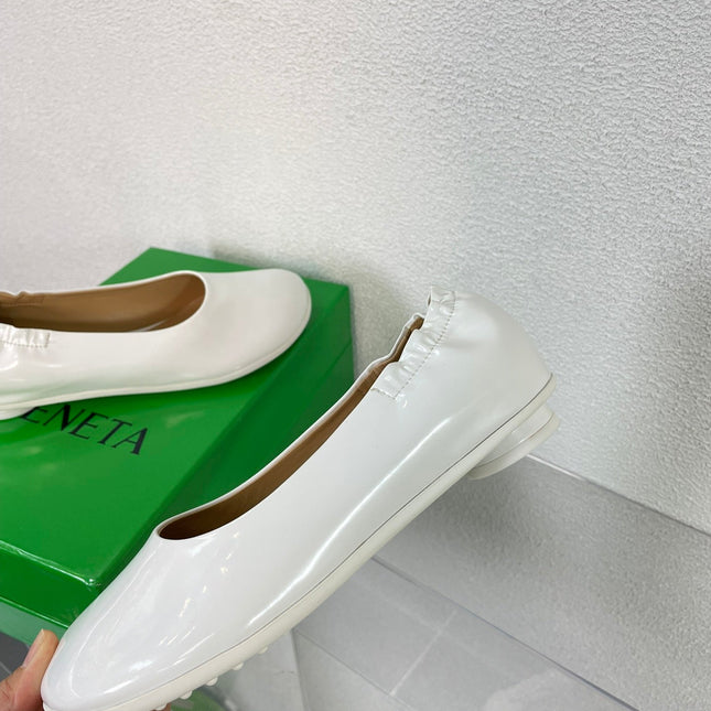 ATOMIC BALLERINA FLAT IN WHITE CALFSKIN