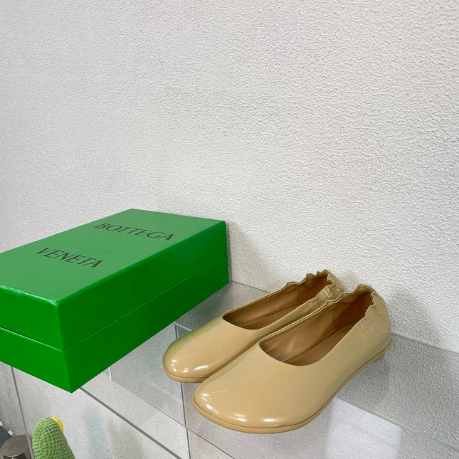 ATOMIC BALLERINA FLAT IN BISQUE BEIGE CALFSKIN