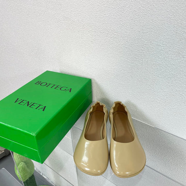 ATOMIC BALLERINA FLAT IN BISQUE BEIGE CALFSKIN