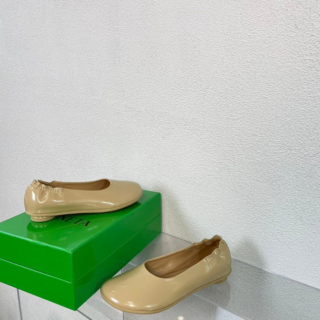 ATOMIC BALLERINA FLAT IN BISQUE BEIGE CALFSKIN