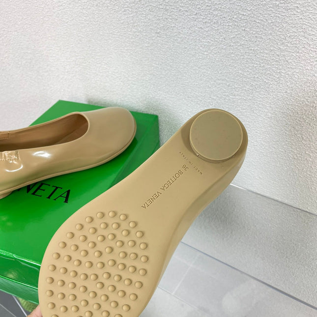 ATOMIC BALLERINA FLAT IN BISQUE BEIGE CALFSKIN