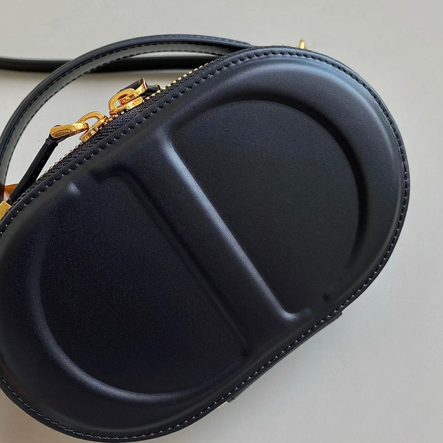 SIGNATURE 18 OVAL BAG IN BLACK CALFSKIN