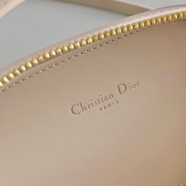 SIGNATURE 18 OVAL BAG IN BEIGE CALFSKIN