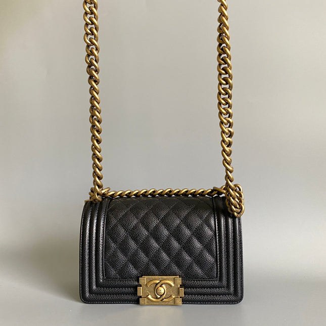 SMALL BOY BAG 20 IN BLACK LAMBSKIN GOLD HARDWARE