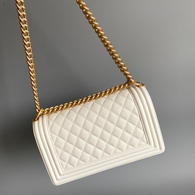 CC MEDIUM 25 BOY BAG IN WHITE LAMBSKIN GOLD HARDWARE