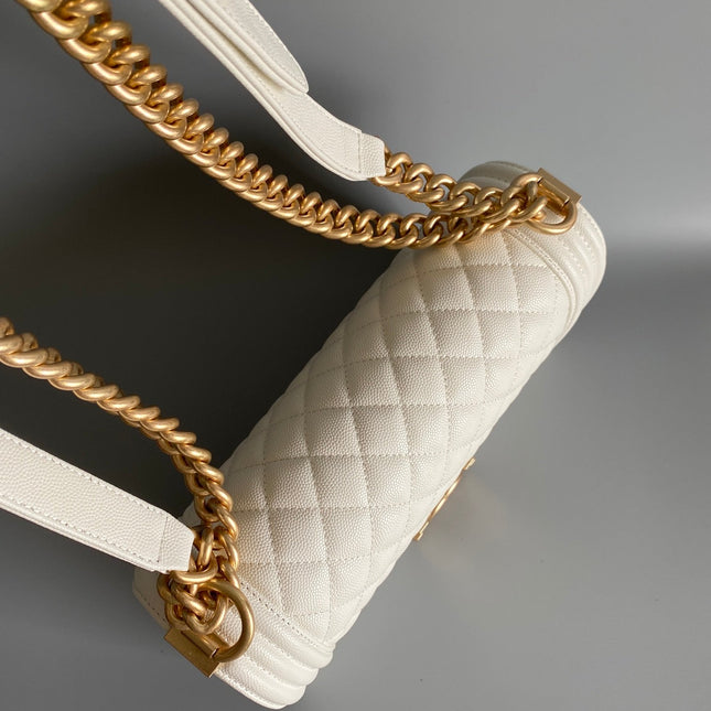CC MEDIUM 25 BOY BAG IN WHITE LAMBSKIN GOLD HARDWARE