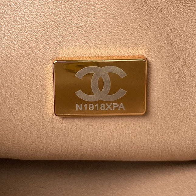 CC SMALL 20 FLAP BAG IN CAMEL BEIGE CALFSKIN GOLD HARDWARE